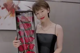 江苏台一姐晓敏疑怀3胎？与李好秀恩爱，夫妻俩双手托肚隆起明显图片