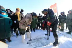 @包头人！新年假期，你去阿尔善湖冬捕了吗？现场可红火啦图片