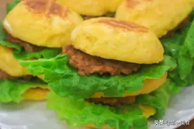 教你在家做营养早餐汉堡，金黄的馍片搭香酥肉饼，咬上一口满嘴香图片