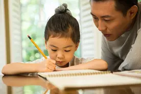 孩子上课听不懂，家长可以要求老师免费补课吗？图片