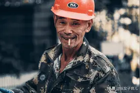 一个扎心的话题：月薪3000招不到农民工，却能找到一群大学生图片