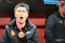 王霜倒地时贾秀全急得脱口罩呐喊指挥 中韩女足3-3进入加时赛图片