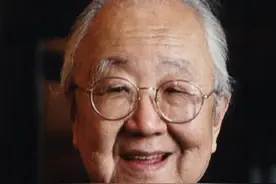 启功觉得愧对妻子，无以为报，恭恭敬敬地叫她姐姐，给她磕一个头图片