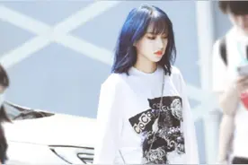 程潇蓝发素颜现身机场，变身“撕漫少女”，造型简单却霸气十足图片