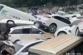 直击京广路隧道排水现场：数百辆泡水车被捞出，有遗体被发现图片