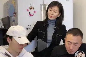 48岁甄嬛传齐妃晒跳舞视频，一家3口神仙颜值，家里装修接地气图片