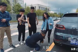 猪小明看个热闹看掉五千块钱，太牛逼了，米线是躺着也中枪啊图片