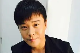 陈思诚乘坐车辆犯法了！被曝深夜与美女聚会，坐无牌车离去图片