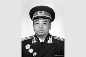 师长请示攻打敌军，上级严令：绕路不打！他抗命：先打下再说图片