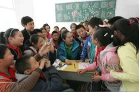 一位乡村教师的含泪自述：大学生们，你们暑假能别来支教了吗？图片