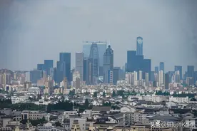 传说中的“地表最强地级市”，市中心不见高楼踪影，尽是黑白小屋图片