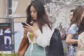 嫩草绿灯笼裤穿搭显瘦，新奇漂亮图片