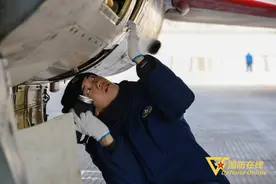 战鹰出击！海军航空大学某舰载机试训基地春节后开飞图片