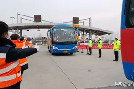 一路畅通！汉十高速为驰援车辆开辟“绿色通道”图片