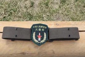 腰带扎紧一点，军人就要有军人样子！图片