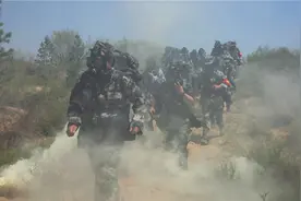 “模拟连”体验兵之初——陕西省榆林市榆阳区党政军“八一”军事日纪实图片
