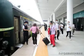 若羌：格库铁路通车半年 县域发展加速度图片