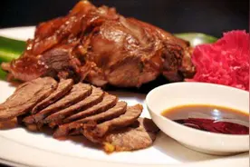 中国人吃牛肉，美国人吃牛肉，网友：牛肉与牛排的差距图片