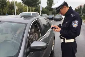考完驾照没开过车，没扣分就被吊销，车管所：看清左下角的字图片