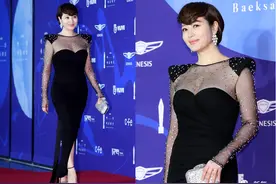 韩国宝藏女演员演技实力有目共睹，还会非常温暖的对待后辈图片