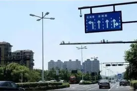 指示标牌与地面标线不一样？这样做肯定没责任图片