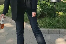 抛弃你的紧身裤吧！现在流行男友裤，休闲舒适，又甜又酷图片