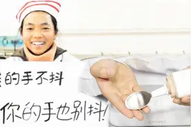 开箱智能防抖勺，老年吃饭手抖治疗神器，还能改善食堂大妈手抖！视频封面