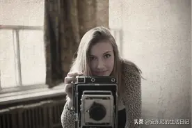 【约拍系列】棚拍摄影，美女摄影师与她的怀旧相机，拍摄老风格照图片