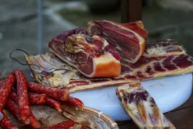 腌腊肉别只会抹盐！多加4样，做好4点，就能腊香十足，1年不坏图片