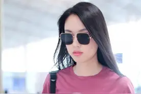张梓琳气质太棒，穿玫红色上衣搭黑色裙裤清新减龄，大长腿真吸睛图片