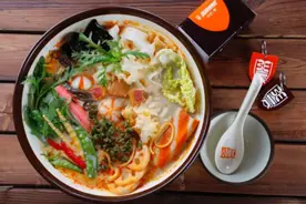 年销50亿！85后小伙卖麻辣烫11年，开店5000家图片