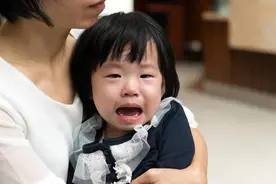 三岁宝宝脾气暴，一言不合就打滚，4招有效应对爱发脾气的宝宝图片