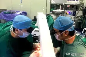 男子砍猪骨不慎砍断手 4名医生12小时接力接上断掌图片