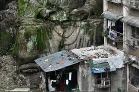重庆南坪这幢楼厉害了，建在半截古佛像上面图片