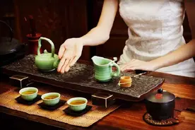 喝茶，不管你会不会品，喝茶这“10大礼仪”得懂，做个有品位的人图片