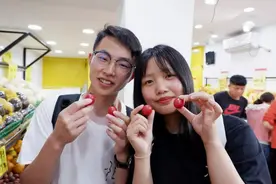湖南"最强"学霸情侣：奖学金拿到手软，双双保研985名校，关键还是高颜值！图片