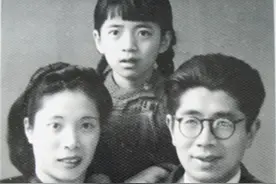 妻子跟人私奔，登报离婚，晚年他功成名就，妻子生活穷苦追悔莫及图片