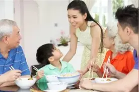 “别再让姑姑来我家了”5岁女儿一句吐槽，扯下了传统家庭遮羞布图片