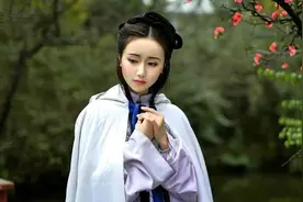 秀才欲戏弄寡妇：有木也是桥，无木也是乔，寡妇巧对下联真解气图片