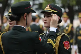 中国女兵一出场！美到头皮发麻！看女兵军装演变史，真为祖国骄傲图片