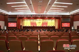 岳塘区召开“两优一先”表彰大会 铭记百年党史汲取奋进力量 为建设“六个岳塘”再立新功图片