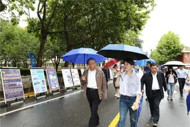 西安翻译学院董事长丁晶带队深入校园调研指导教育资源整合工作图片