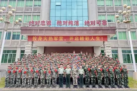 萌娃送兵踏征程 军民共建一家亲图片