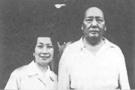 59年毛主席回韶山，指着李淑一向在座领导介绍：她是开慧的好朋友图片