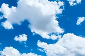 白云萦绕的布达拉宫图片