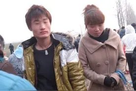儿子带女友回家，女友跟母亲睡，第二天一大早，母亲称女友不能要图片