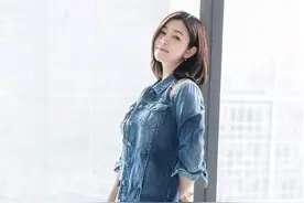 陈晓可真有福气，陈妍希穿短裙看着娇媚又少女，哪个男人不喜欢？图片