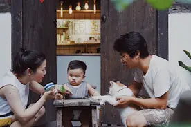 相差11岁，认识27天闪婚，这对夫妻逃离城市后爱情面包双丰收图片