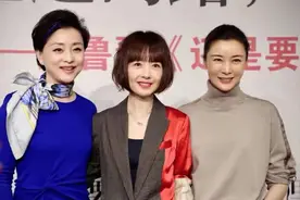 鲁豫高调卖书不忘炫富！穿西装戴4万项链，我却被杨澜的优雅吸引图片