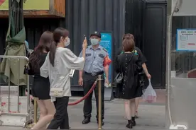 plog| 防疫不松懈 疫情下的北京街头图片